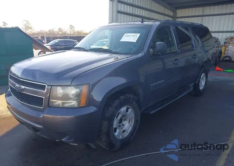 2010 Chevrolet Suburban 1500 Ls z USA, uszkodzony, nr VIN 1GNUCHE09AR161953